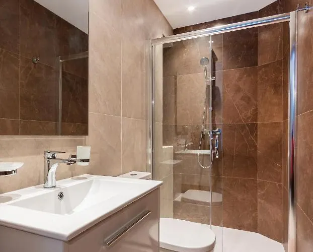 High-end With Comfy Beds & Super Wifi By 360 Estates Apartment